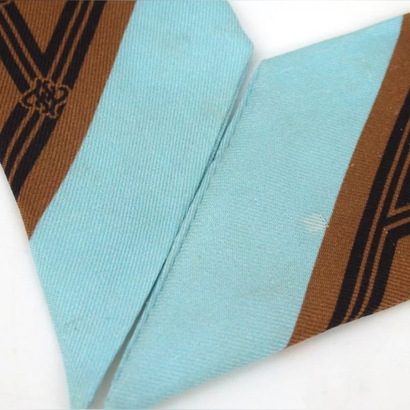 FENDI Signature Silk Scarf 😍❤️🔥 - Picture 5 of 10